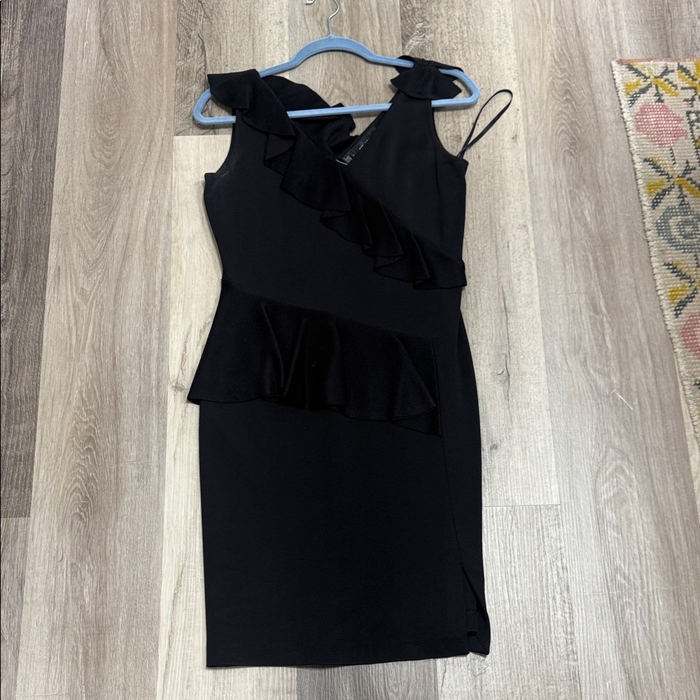 ❄️st John Black Ruffle Dress